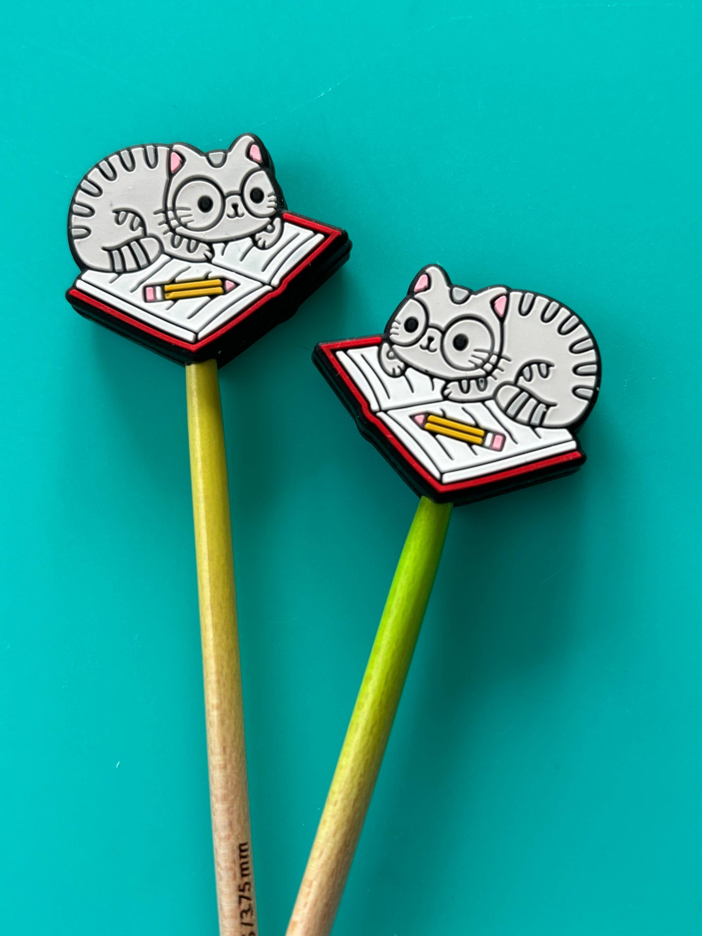Knitting Needle Point Protectors Stitch Stopper Reading Cat